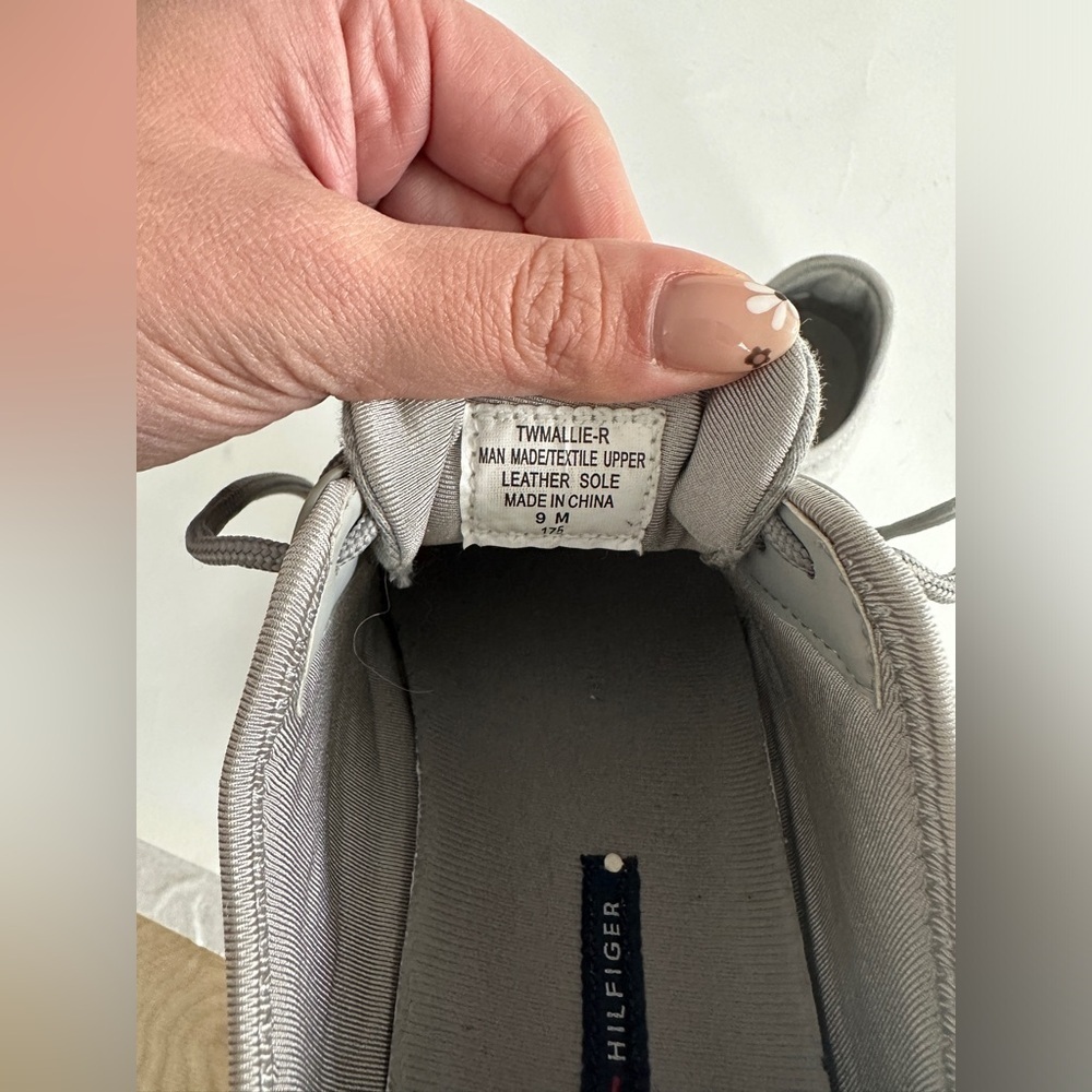 Tommy hilfigure grey woman’s size 9 sneakers - Picture 4 of 11